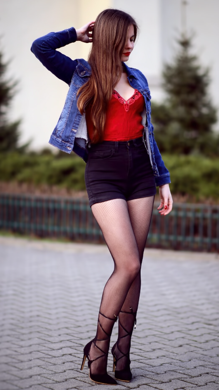 Red Shorts with Tights Outfits (4 ideas & outfits)