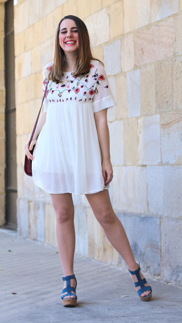 Outfit with embroidered dress - Fashion Tights