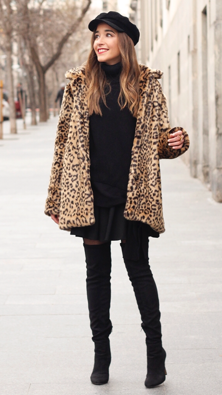 Leopard Coat With a Black Outfit - Fashion Tights